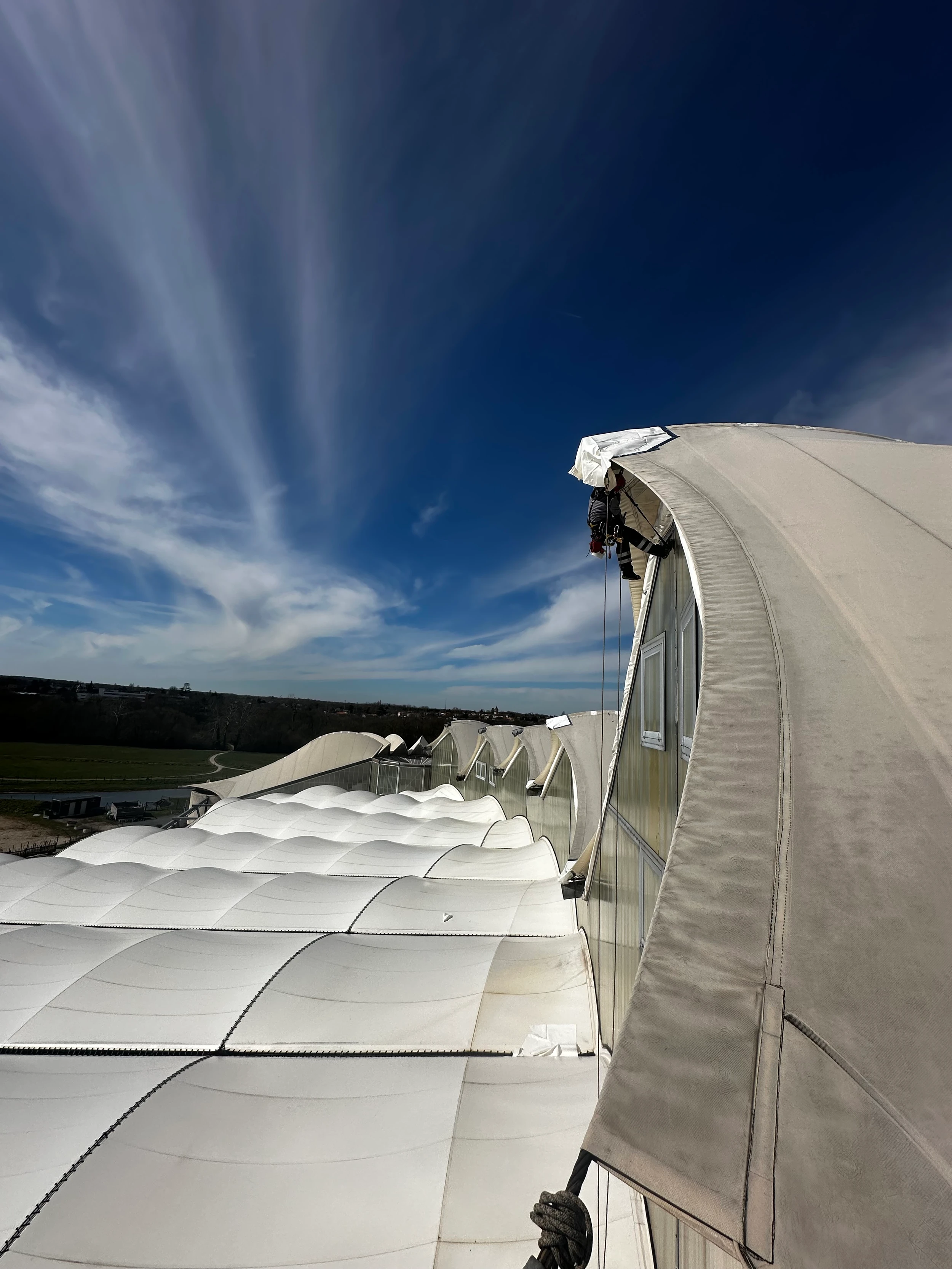 Réparation d’étanchéité sur les toitures atypiques des Antilles de Jonzac